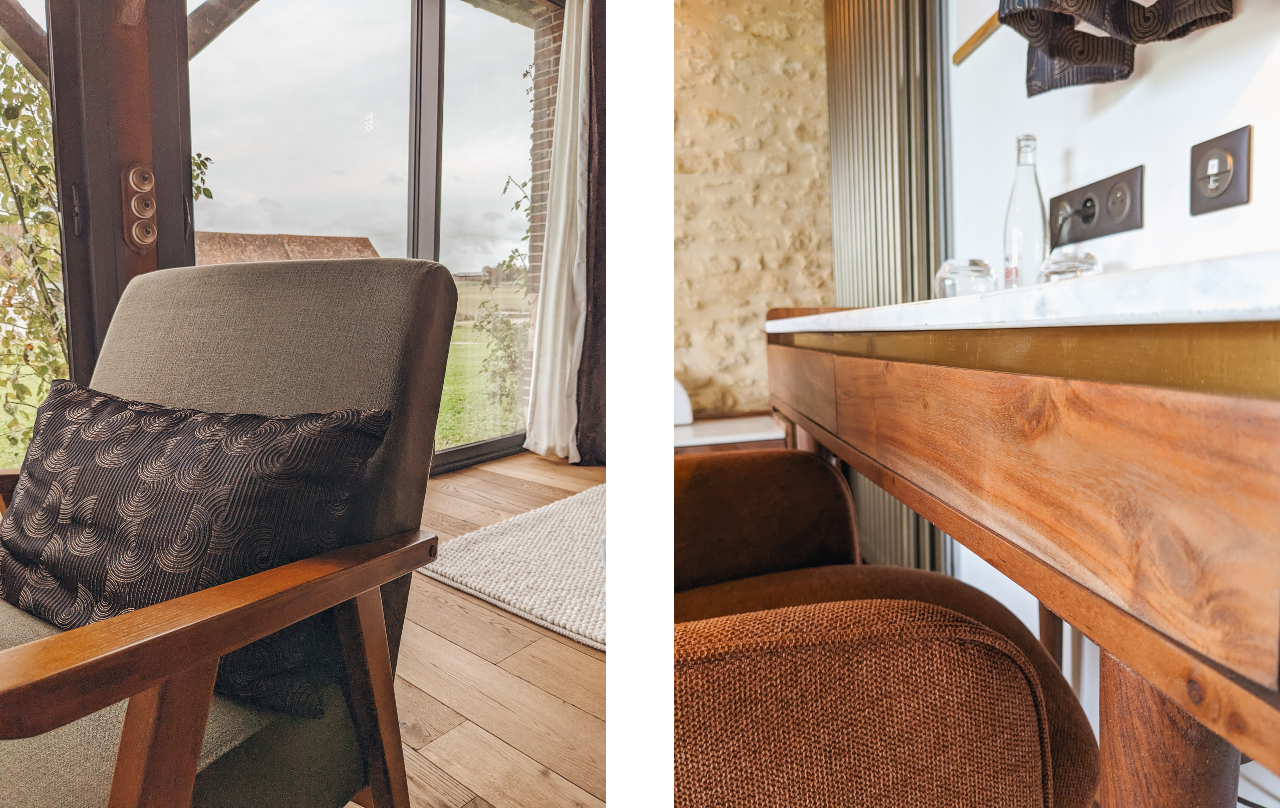 Domaine de Prestal rénovation ancien four à pain avec détails fauteuil vert salon et bureau bois Réhabilitation d'un ancien four à pain en chambre d'hôtes chaleureuse avec poutres apparentes, mur en pierre et lumière naturelle, fauteuil en bois massif avec tissu vert nature et coussin avec motifs géométriques, coin bureau avec mobilier en bois massif, marbre blanc et laiton, fauteuil en tissu terracotta, au Merlerault dans le perche normand