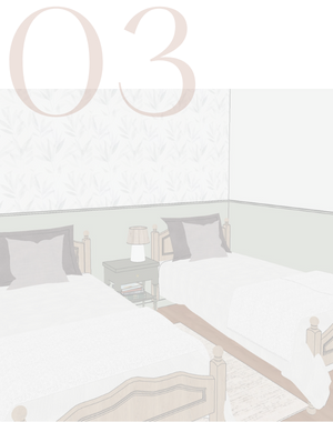 Aménagement et décoration d’une chambre pour enfant dans une maison de vacances avec un soubassement vert clair, un papier peint feuillage vert épuré, du mobilier de maison ancienne conservé et repeint en vert foncé, une suspension en rotin tressé, à Messanges dans les Landes