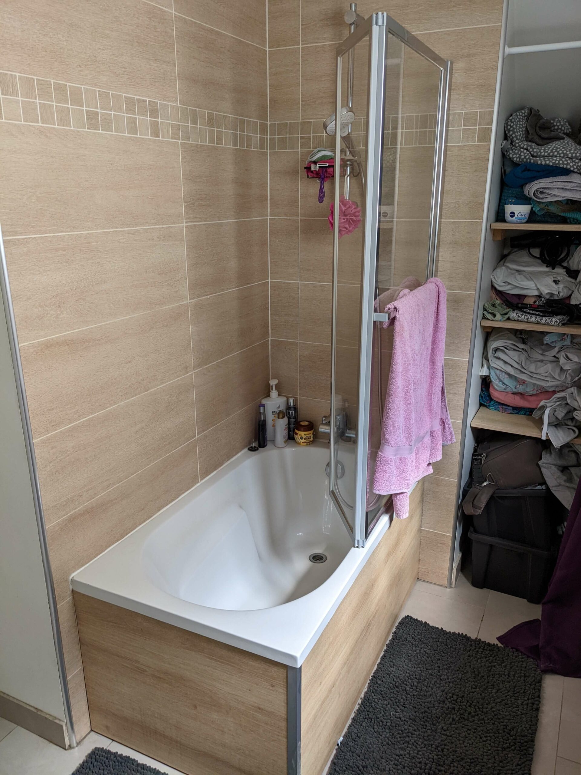 Agrandissement et rénovation d'une salle de bain familiale, photo avant de la petite baignoire