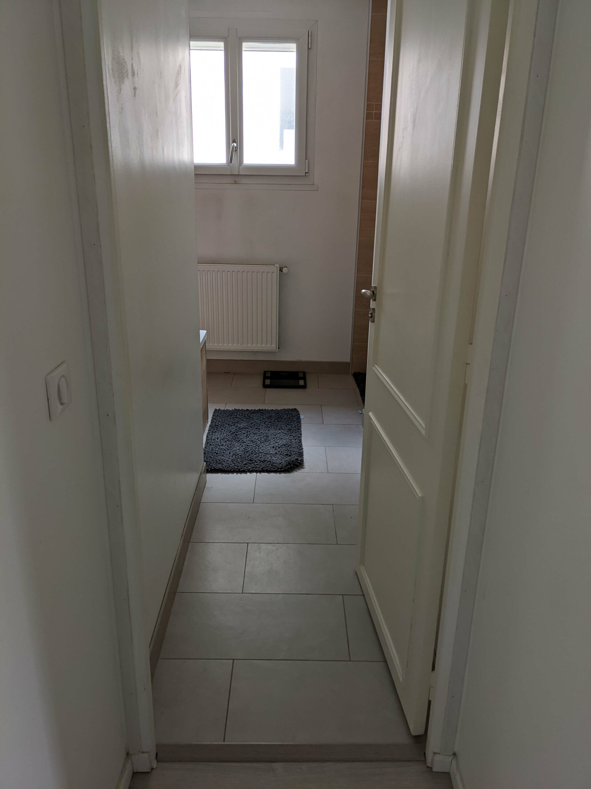 Agrandissement et rénovation d'une salle de bain familiale, photo avant de la petite baignoire