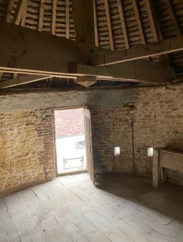 Domaine de Prestal rénovation ancien pigeonnier, photo avant de l'étage avec ouverture Réhabilitation d'un ancien pigeonnier en chambre d'hôtes, photo avant de l'étage avec ouverture, au Merlerault dans le perche normand