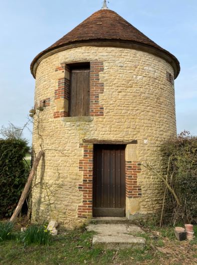 Domaine de Prestal rénovation ancien pigeonnier, photo avant de l'extérieur Réhabilitation d'un ancien pigeonnier en chambre d'hôtes, photo avant de l'extérieur, au Merlerault dans le perche normand