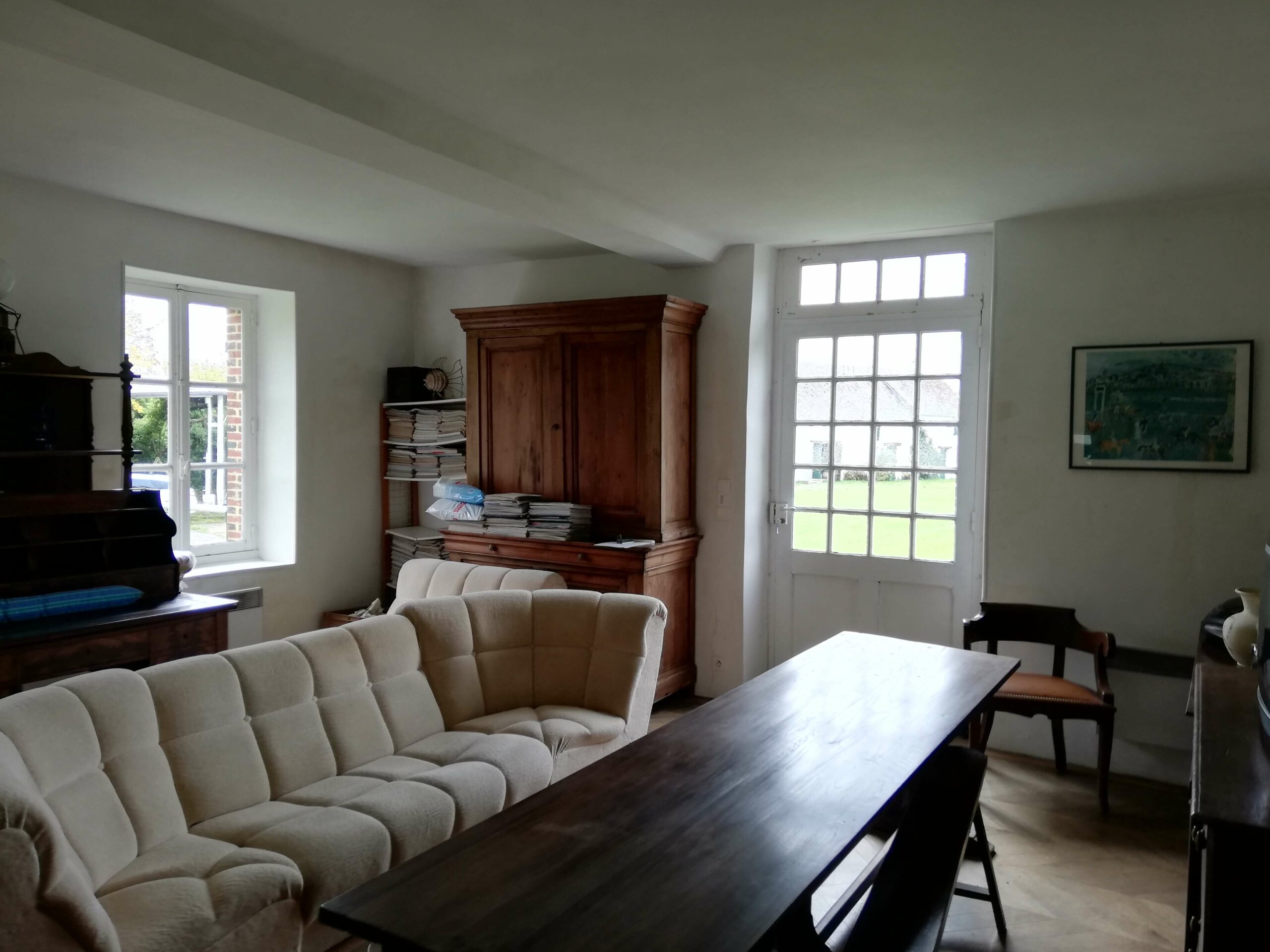 Domaine de Prestal rénovation maisons d'hotes, salle du petit déjeuner avant Rénovation d’une maison ancienne en chambre d’hôtes au Merlerault dans le perche normand, salle du petit déjeuner avant