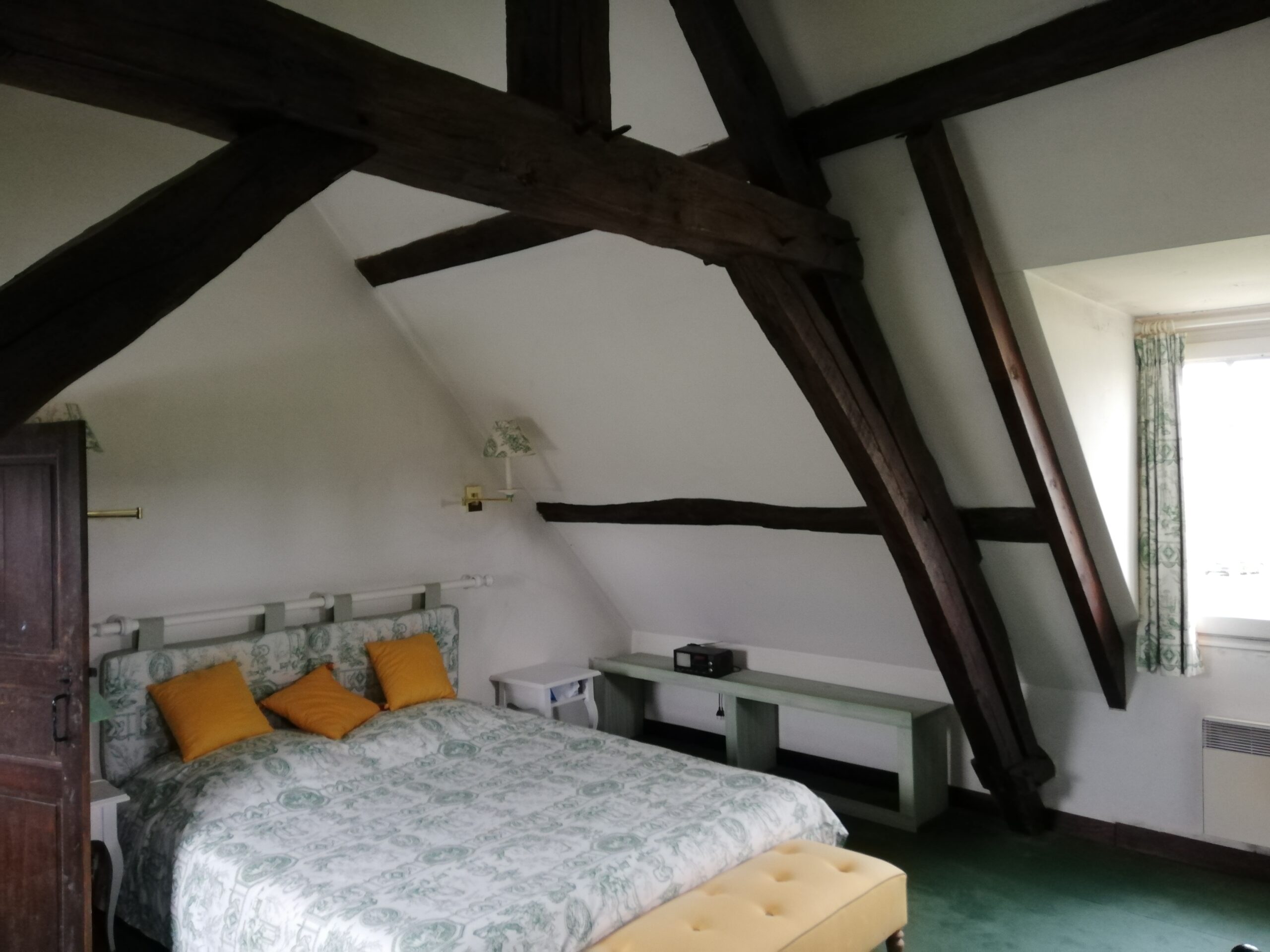 Rénovation d’une maison ancienne en chambre d’hôtes, chambre avant travaux Rénovation d’une maison ancienne en chambre d’hôtes au Merlerault dans le perche normand, chambre avant travaux