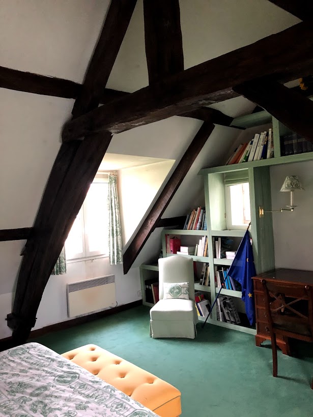 Rénovation d’une maison ancienne en chambre d’hôtes, coin salon avant travaux Rénovation d’une maison ancienne en chambre d’hôtes au Merlerault dans le perche normand, coin salon avant travaux