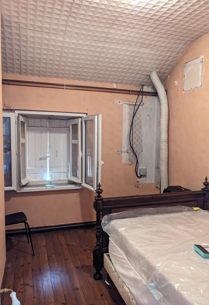 Dans une maison familiale de vacances à Messanges dans les Landes, aménagement et décoration d’une chambre pour enfants, photo avant 2