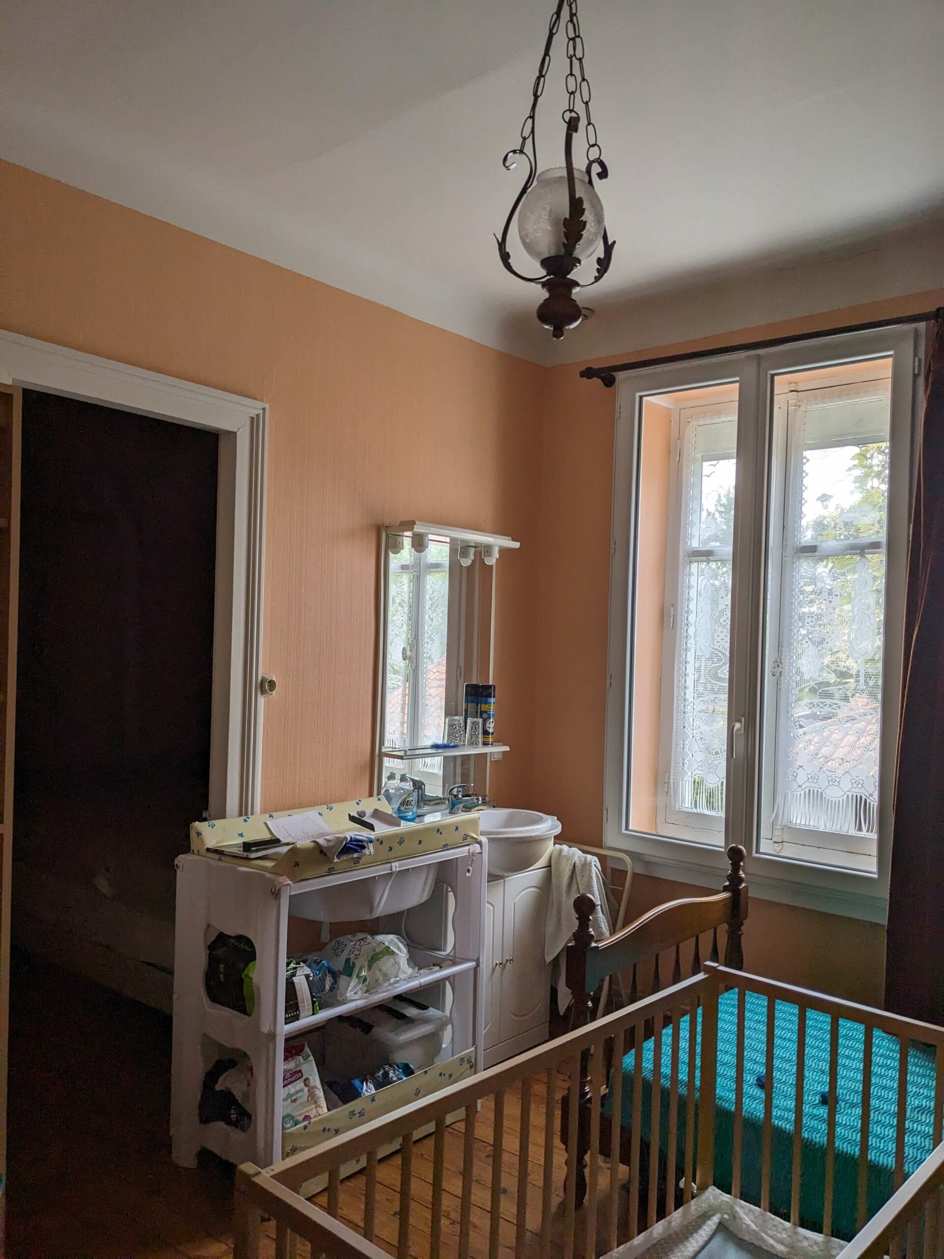 Dans une maison familiale de vacances à Messanges dans les Landes, aménagement et décoration d’une chambre pour enfants, photo avant 3