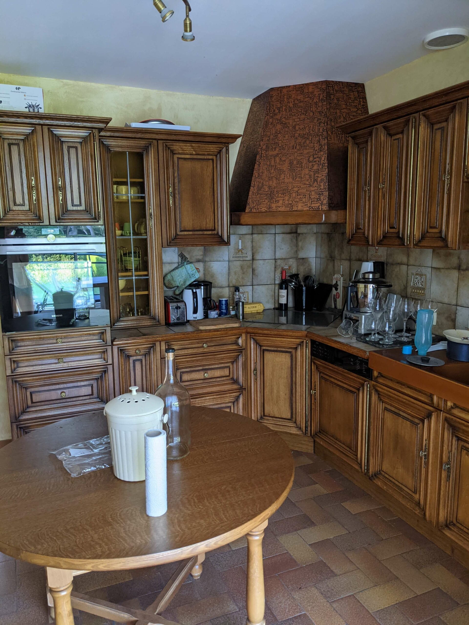 Rénovation d’une maison familiale en campagne essonnienne à Chalo-Saint-Mars, photo avant de la cuisine