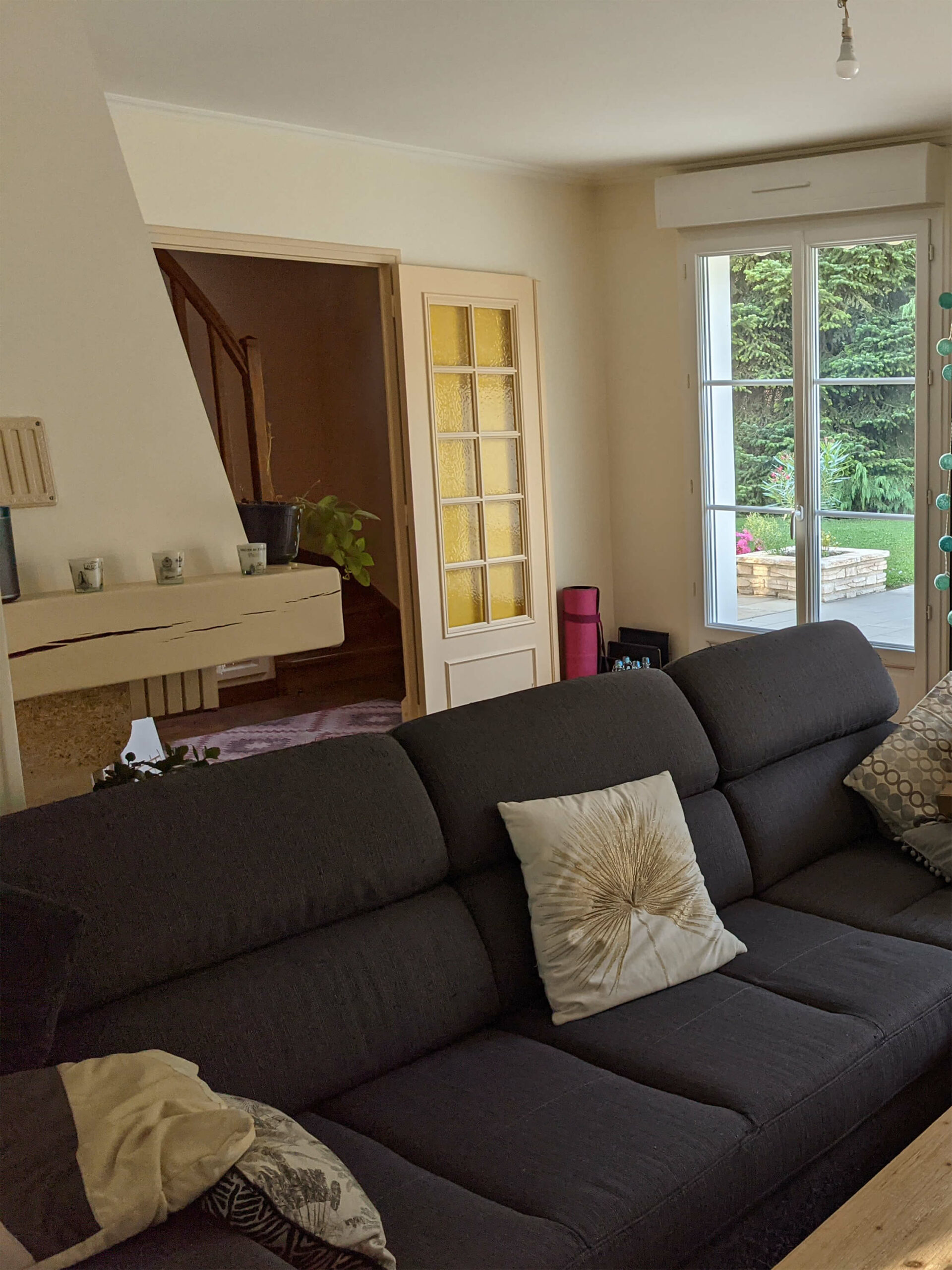 Rénovation d’une maison familiale en campagne essonnienne à Chalo-Saint-Mars, photo avant de l'entrée côté salon