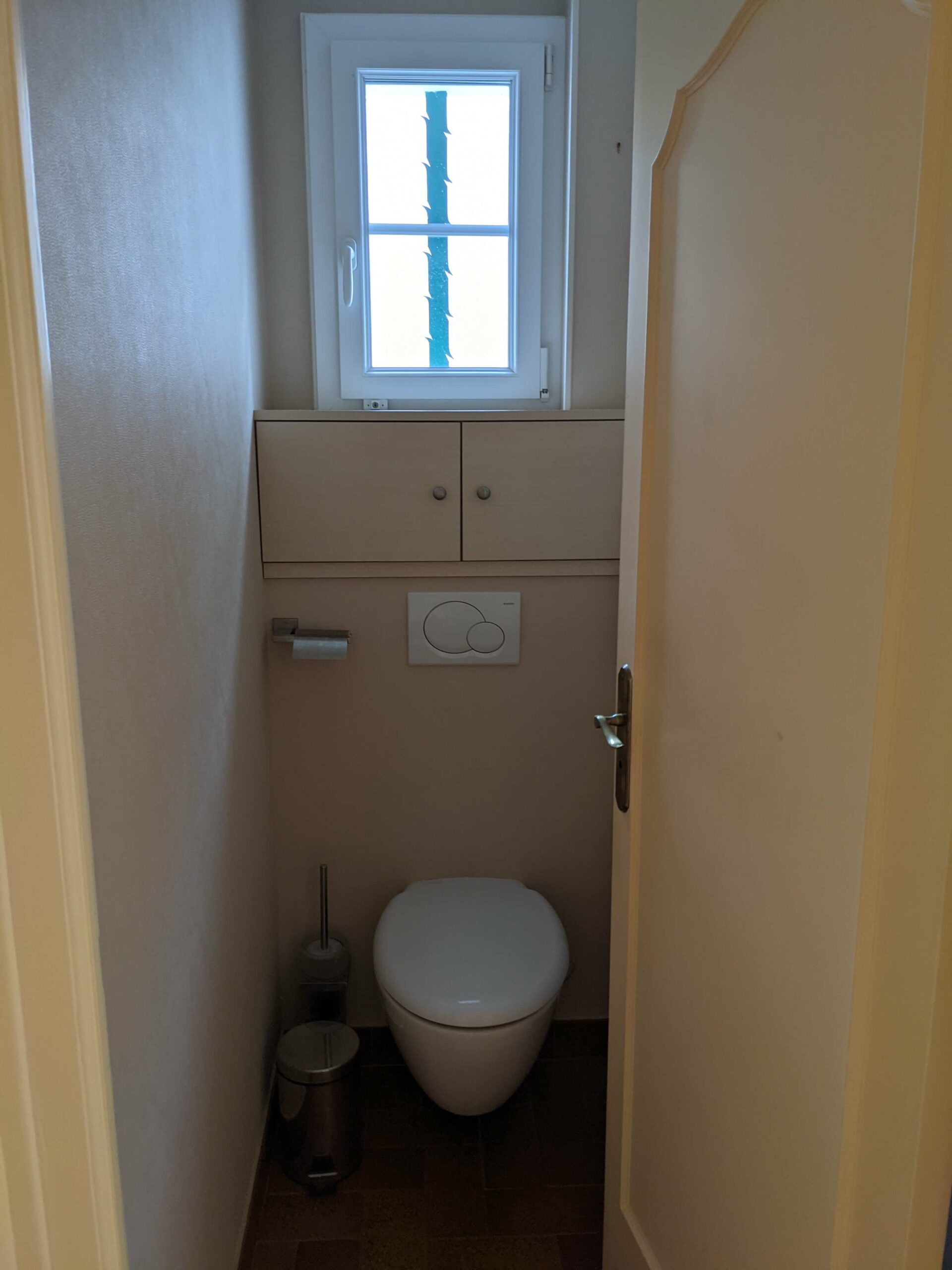 Rénovation d’une maison familiale en campagne essonnienne à Chalo-Saint-Mars, photo avant des toilettes
