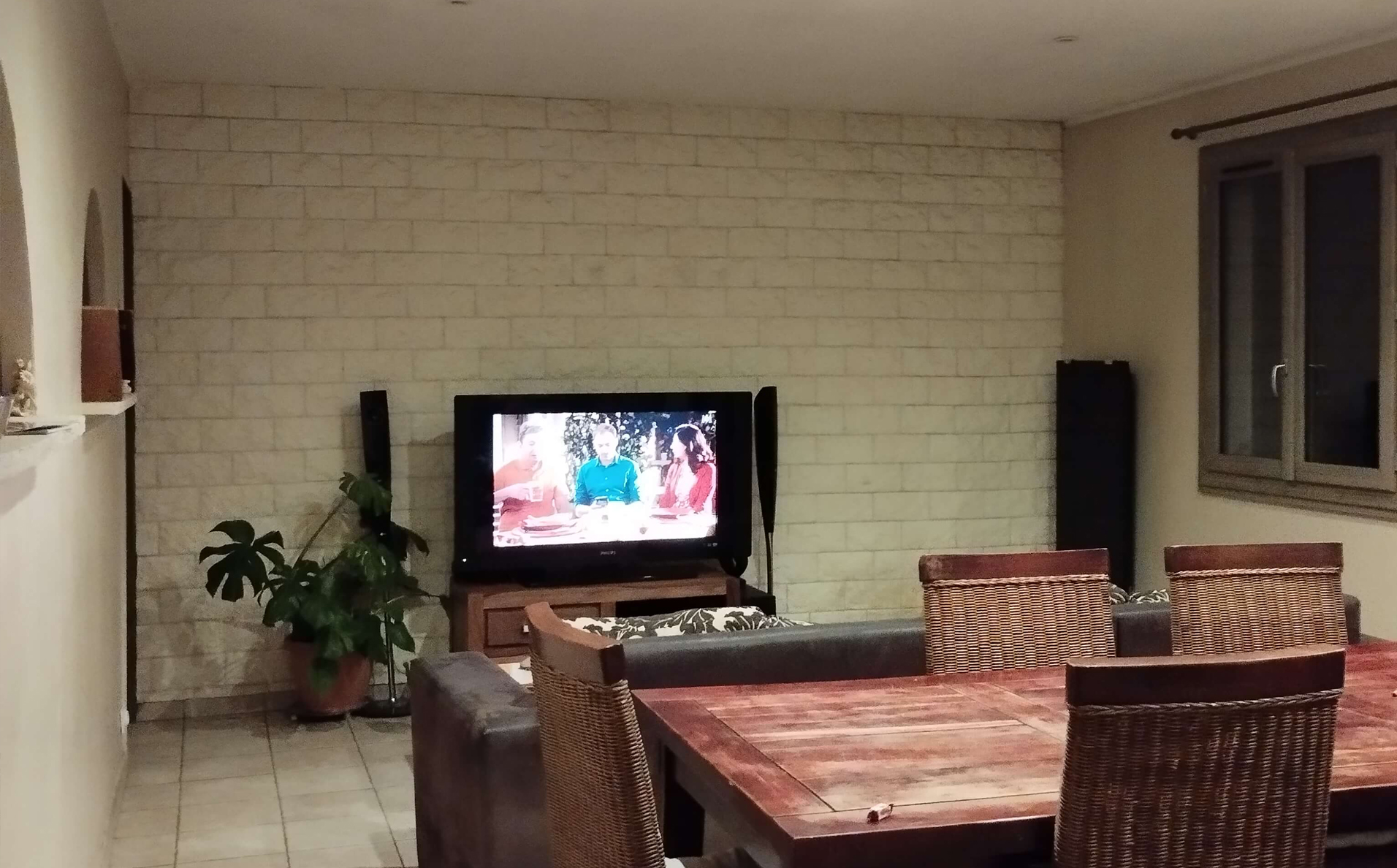 Agencement sur mesure pour le séjour d’une maison à Angerville, photo avant du salon