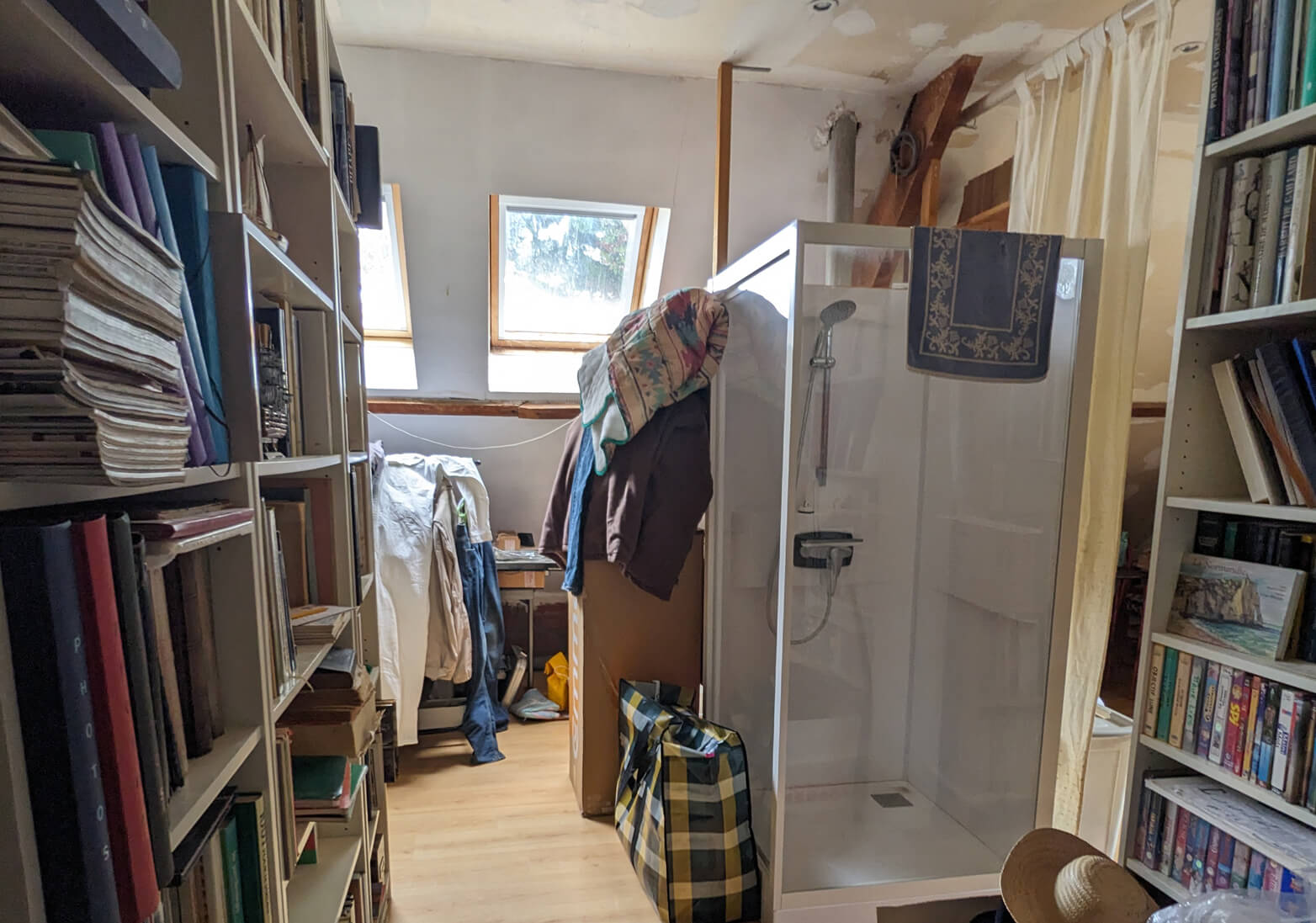 Rénovation d'une maison familiale à Villeconin, en Essonne, salle de bain photo avant