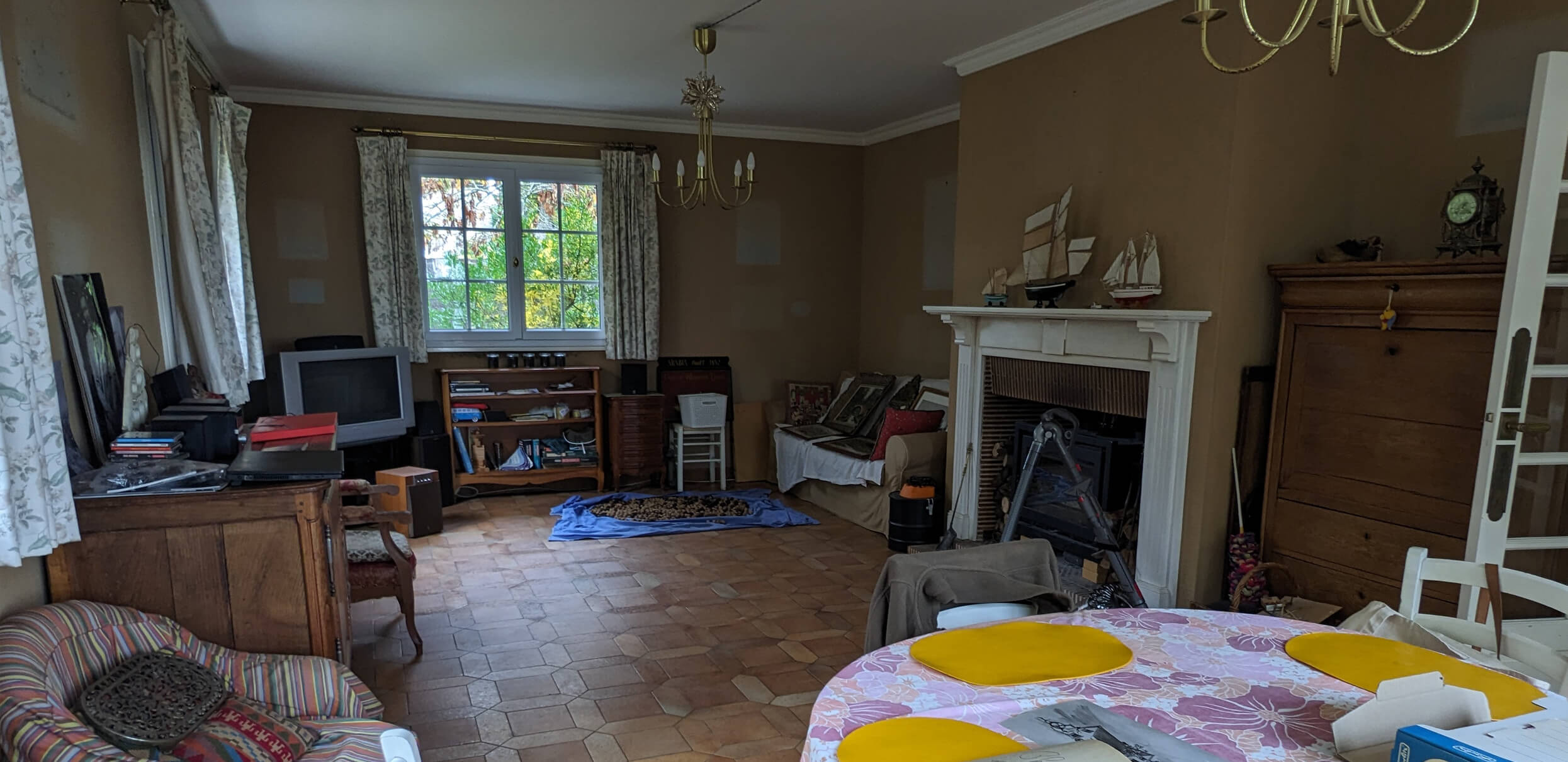Rénovation d'une maison familiale à Villeconin, en Essonne, salon photo avant travaux