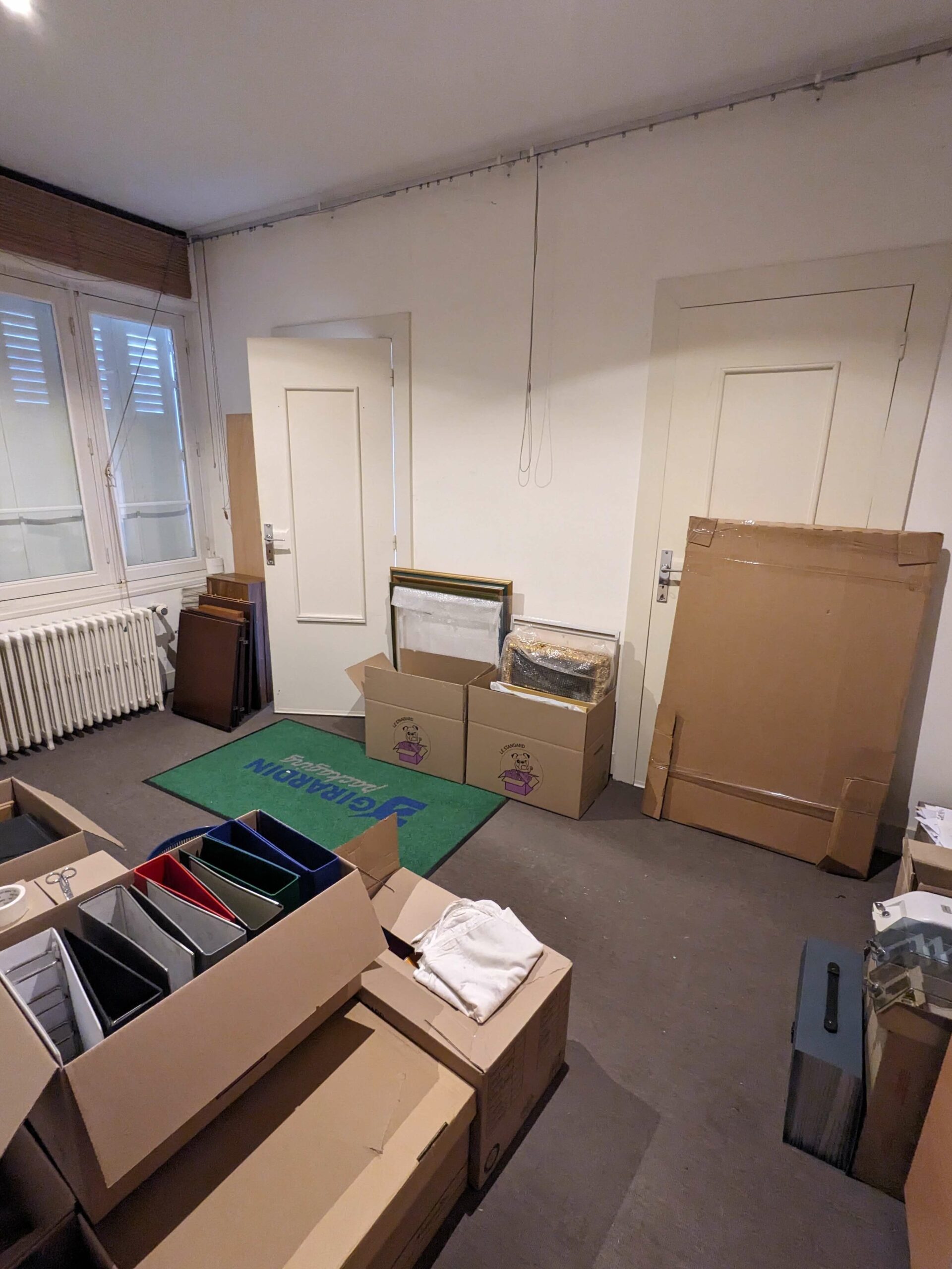 Rénovation d’une maison meulière à Bonnières, retrouver le charme de l’ancien, photo avant de la chambre d'amis